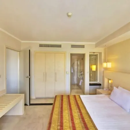 Otel Sisus 4*